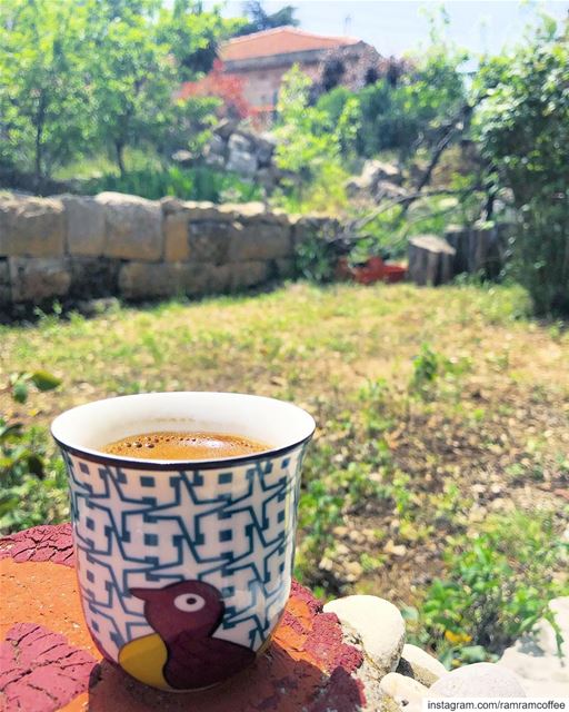 أنا لحبيبي وحبيبي إلييا عصفورة بيضا لا بقى تسألي 🕊☕️........ (Bikfaïya, Mont-Liban, Lebanon)