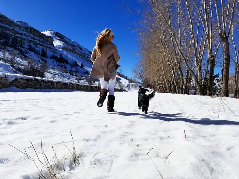 أنا ولونا والزمهرير ❄🐶❄ BFF ... (El Laqloûq, Mont-Liban, Lebanon)