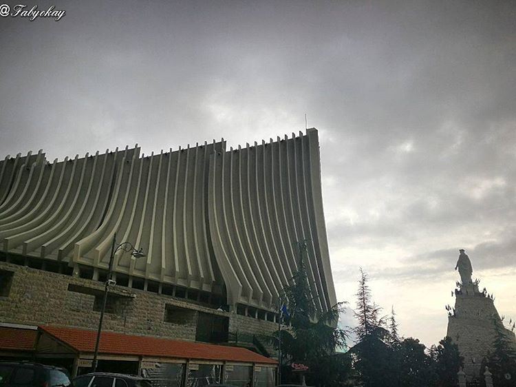 أيتها العذراء القديسة مريم اتضرع إليك أن تستقبلي الأب ميلاد تنوري في احضانك (Our Lady of Lebanon)