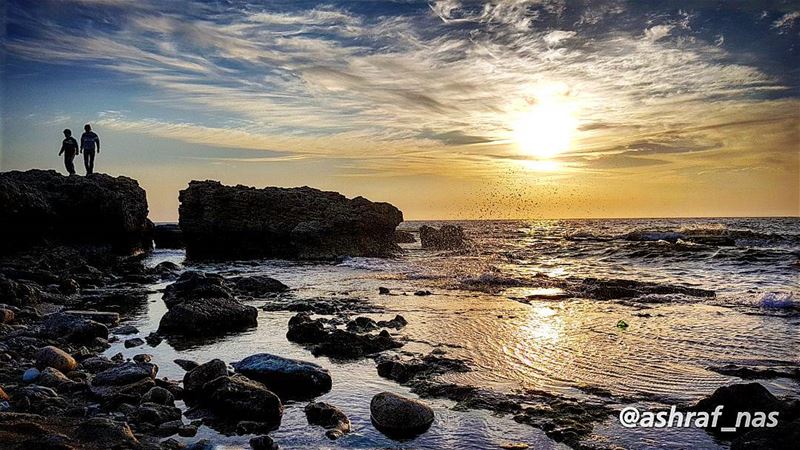 أين أحلام شبابي أين منيأمسيات في فتون وتمنيوعيون الدهر عنا غافلات... (Tyre, Lebanon)