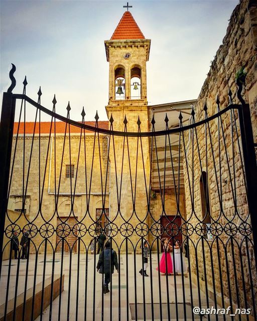 أَمَّا يَسُوعُ فَدَعَاهُمْ وَقَالَ: دَعُوا الأَوْلاَدَ يَأْتُونَ إِلَيَّ وَ (Tyre, Lebanon)
