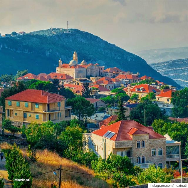 إحكيلي إحكيلي عن بلدي إحكيلييا نسيم اللي مارق عالشجر مقابيليعن أهلي حكايي (Douma, Liban-Nord, Lebanon)