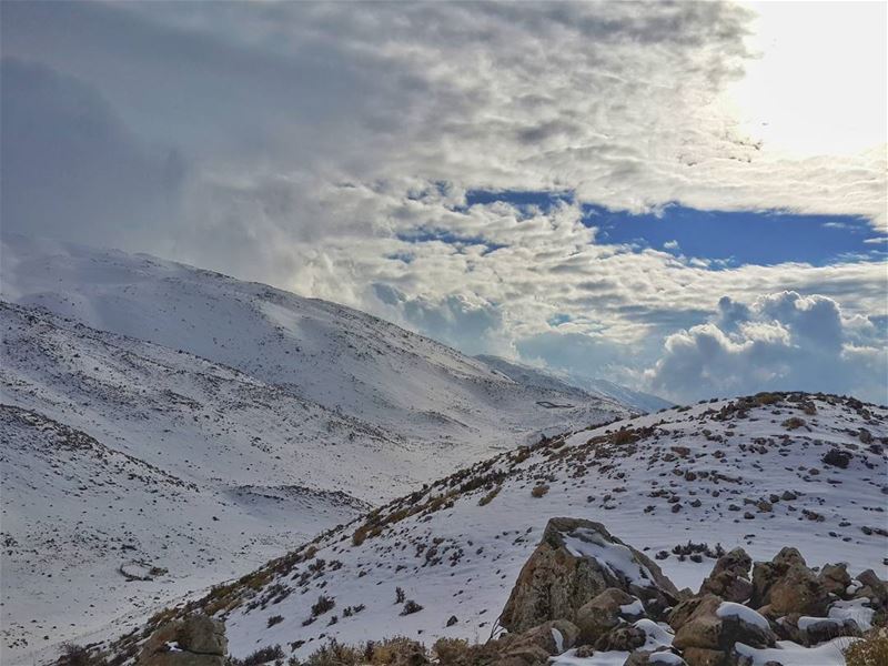 إذا استطعت العثور على طريق خالي من المعوقات،، فهو غالباً لا يؤدي الى اي مكا (Mount Hermon)