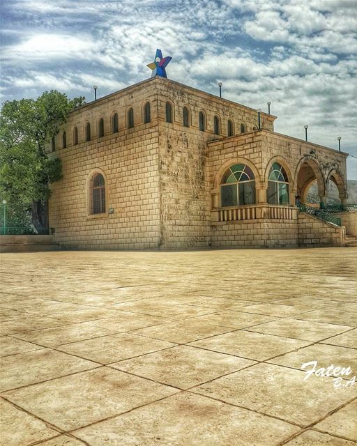 إذا كان الصبر مُرًّا فعاقِبته حُلوة...... (Niha Al Chouf)