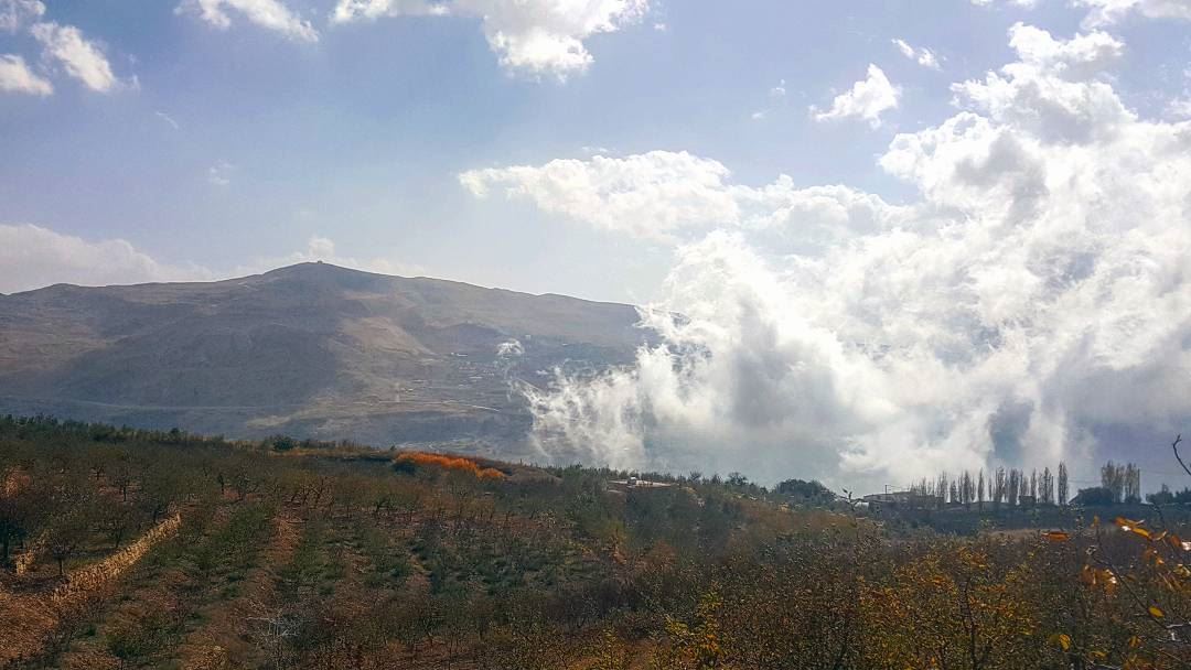 اخر ايام المشاوير في غيمة زرقة و برد كتير🌪⛅... autumn  land  clouds ... (Mount Lebanon Governorate)