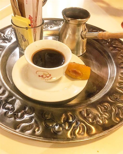 اشرب قهوتك مرة و عيش سعيدا بحلوها و مرها.... butfirstcoffee ... (قهوة البريمو)