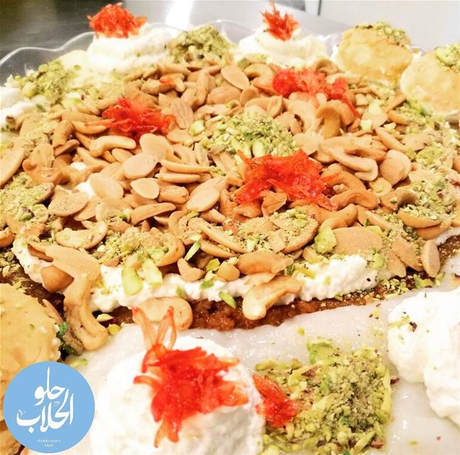 اطيب صحن مفروكة سمرا شي ولا اطيب من هيك 👌😍  حلو_الحلاب ------------------ (Abed Ghazi Hallab Sweets)