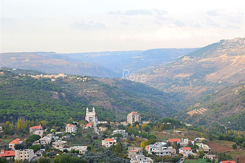 الساعة تهرول و أنت كذلك! whatsupplebanon  liveloveserjbel  ... (Jezzîne, Al Janub, Lebanon)