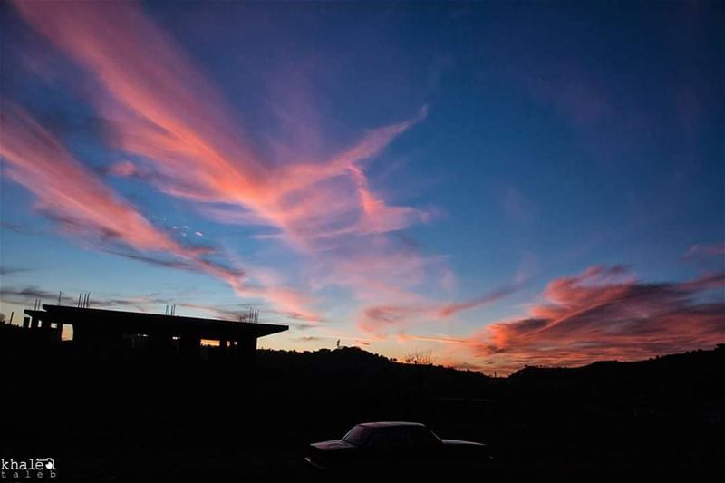 السحاب الرقيق المرتفع Cirrus cloud يطلق عليه العرب اسم "السمحاق" أو "القزع"