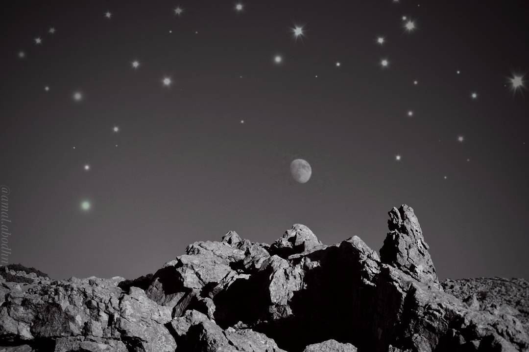 الصداقة بين القمر والنجوم،، تغار منها الشمس 👌👌  جبل_الشيخ  lebanon ... (جبل الشيخ)