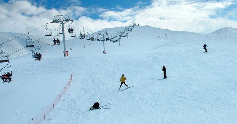 الطريق إلى  كفر_دبيان سالكة .. هالي ومين بس صور  ثلج 😄  فاريا  لبنان 🔘🔘� (Faraya, Mont-Liban, Lebanon)