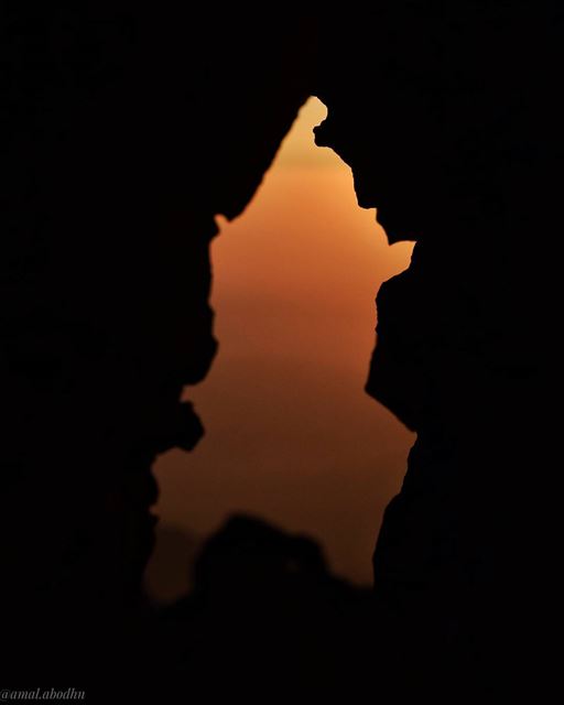 اللون الأسود يجعل الأشياء تبدو أكثر جمالا 👌👌 lebanon  photography ... (Mount Hermon)