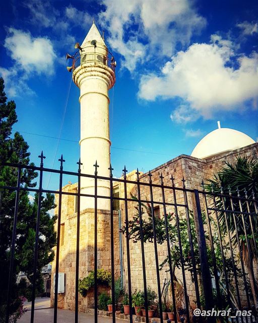 اللّهمّ يَامَن دَلَعَ لِسانَ الصباح بنطق تبلّجهوسرّح قِطع الليل المظلم بغي (Tyre, Lebanon)