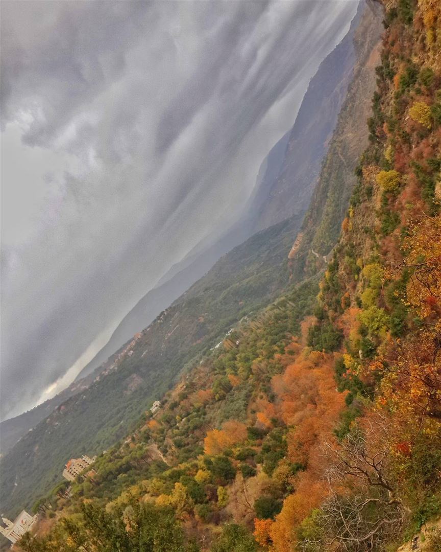 المطر الكثير لا يأتي إلا من الغيوم الأكثر ظُلمة 👌📷 🍃 🌳  جزين  autumn ... (Jezzîne, Al Janub, Lebanon)