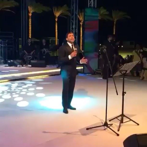 الملك يغني -ما وعدتك بنجوم الليل- في الحفلة الخاصة في مصر waelkfoury_news