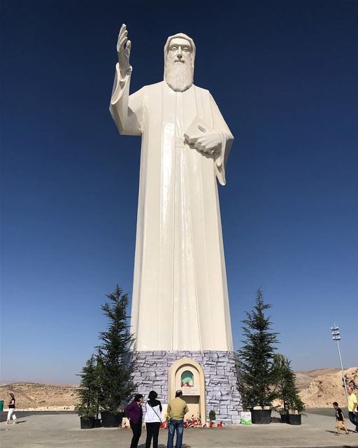 “النَّاس صايرين متكبّرين و مصرِّين يلاقوا السّعادة بالخطيّةبيتكبّروا على... (St Charbel Faraya)