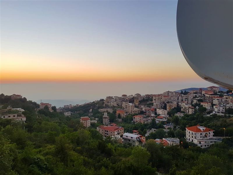 الو الو بيروت من فضلك يا عينيي أعطيني بيروتو عجّل بالخط شوييأعطيني بير (Aley)