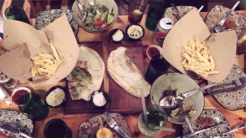 الوليمة 🍴🥖🍆🥒🌶🍗- (Junkyard Beirut)
