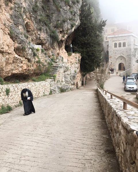💫اليوم منحتفل بعيد الأب الحبيس يوحنا الخوند منطلب من الله يطول بعمرو.... (Mar Antonios-Kozhaya)