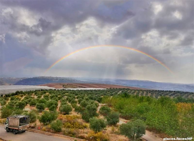 ان كنت ترغب في رؤية قوس قزح, فعليك أن تتعلم حب المطر 🌈Photo by @hussein. (Ghassâniye, Al Janub, Lebanon)