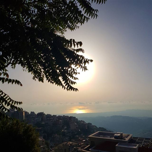 انا خوفي من عتم الليل...والليل حرامي...🎶🎶  ig_lebanon  insta_lebanon ...
