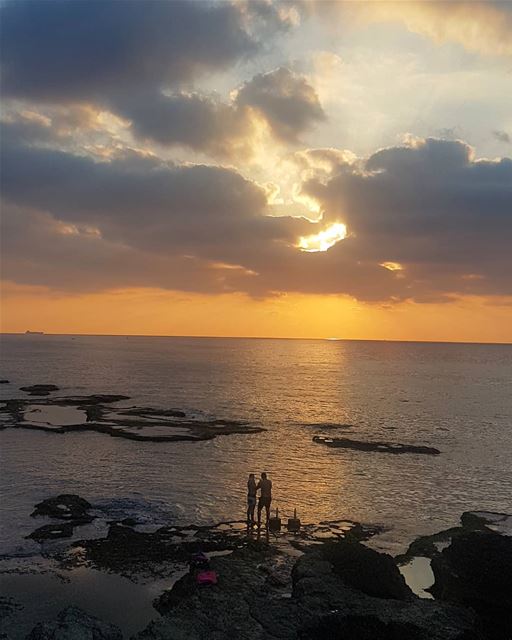 انا وحبيبي في جنينةوالورد مخيّم علينا🎶🎶  ig_lebanon  instabeirut ... (Manara Beyrouth)