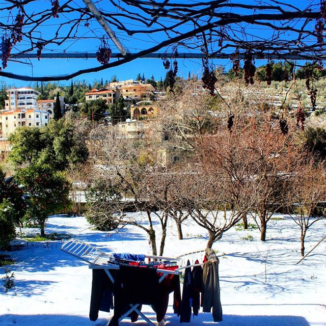 انو ايه تالجة، بس فينا نشمس الغسيلات ❄🌞 تحت_العريشة  ضيعة ❤...... (Beïno, Liban-Nord, Lebanon)