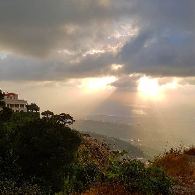 اوكلما عاتبتك بالكلام غبتي عن ناظري....  ig_lebanon  insta_lebanon ...