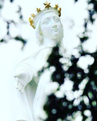 أتيتُ لأنظُرَ عينيكِ وأغوصَ في صَفاءِ النَّظراتْ أتيتُ لأُصَّلي معكِ... (Our Lady of Lebanon)