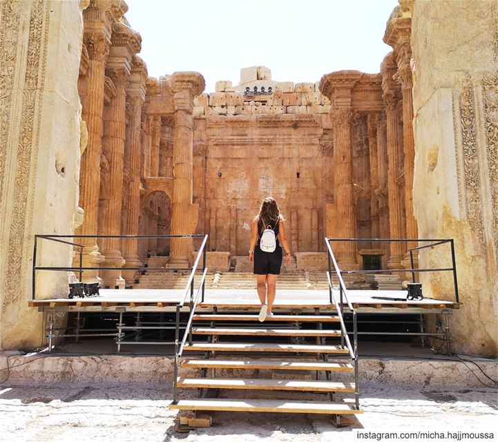 .. بتروح كتير بتغيب كتير و بترجع عادراج بعلبك..... bekaa ... (Baalbek , Roman Temple , Lebanon)