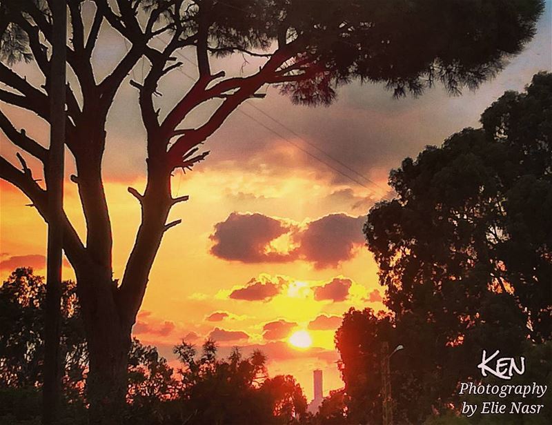...بجَرّب بغروب الشمس أهرب من المكتوب وشوفِك عاخدّ القمر بالميّ بتلالي ب (Fanar, Mont-Liban, Lebanon)