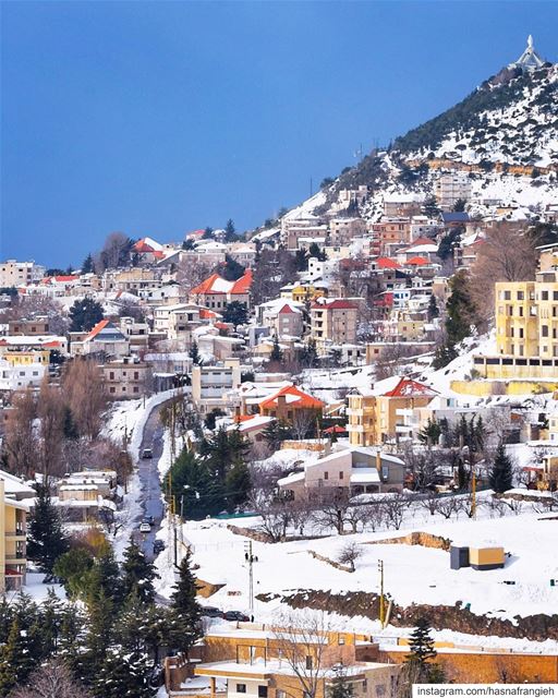 بحبّك يا إهدن قدّ ما عندك حلا ولولا جبالك بالدني ما في قمر - جورج يمّين ... (Ehden, Lebanon)