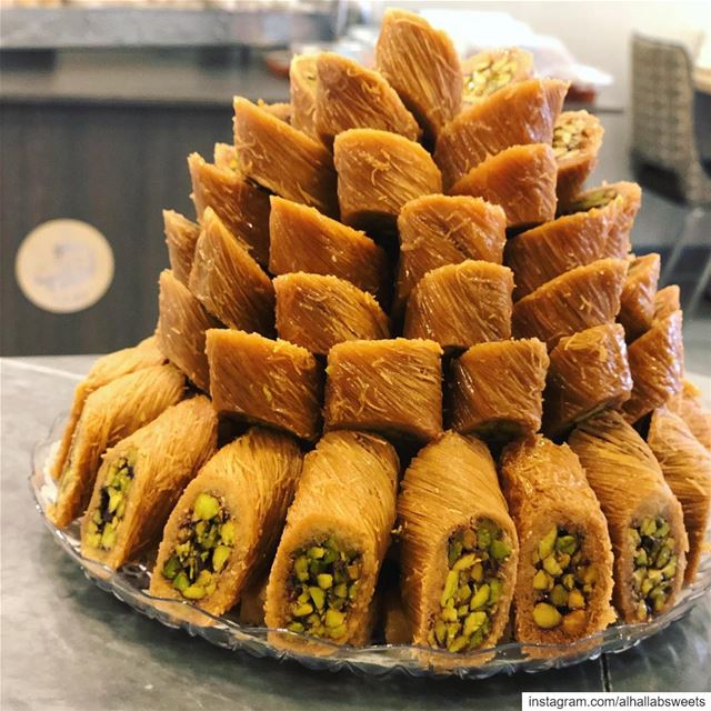 برمني و صفني أنا برمة حلو الحلاب ما إلي ثاني 😆 😋 ------------------------ (Abed Ghazi Hallab Sweets)