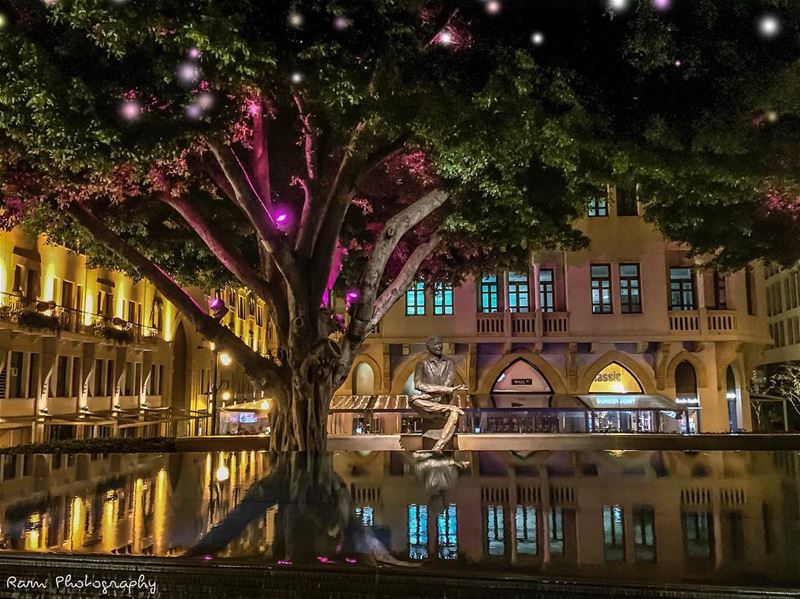 بسمعك باللّيل عم تبكي.. بقرّب لحدّك بس ما بتحكي.. ما بتحكي.. كلّ يوم واليوم (Beirut Souks Down Town)