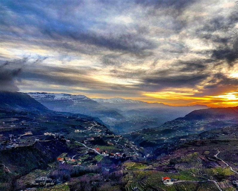 بشمالك بجنوبك بسهلك بحبك🇱🇧 landscape  lebanoninstagram ... (Akoura, Mont-Liban, Lebanon)