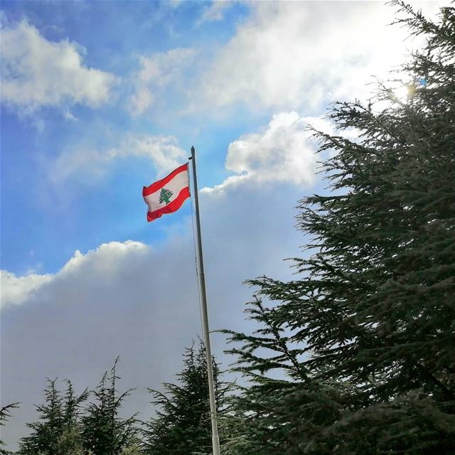 بشمالك بحنوبك بسهلك بحبّك.. 🇱🇧❤️ عيد_الاستقلال_اللبناني... (Falougha, Mont-Liban, Lebanon)