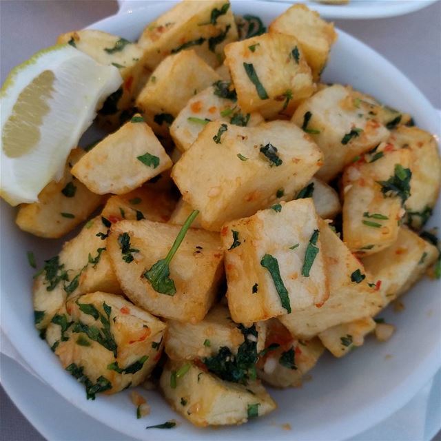  بطاطابكزبرة   potato  potatolovers   hot  lebanesefood  yummy  instayummy...