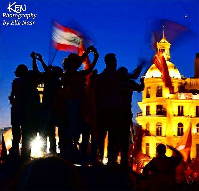 ...بكرا إنت ومارق رح صور ابراجأرسم البيارق ع روس الدراجوصوت العيد يدق بع (Martyrs' Square, Beirut)