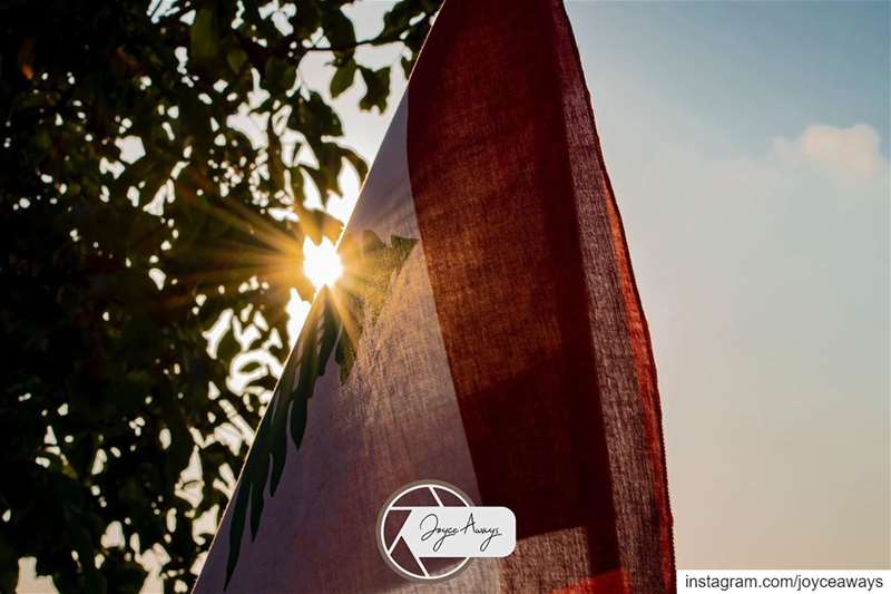 بكرا بتشرق شمس العيد 🇱🇧😍 لبنان_ينتفض  لبنان   lebanon  revolution ... (Chemlane, Mont-Liban, Lebanon)