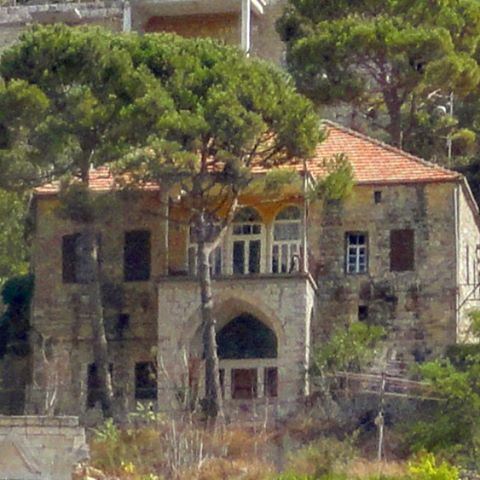 بلمح شباكو من بعيد عالوادي مفتوح  (Beït Ed Dîne, Mont-Liban, Lebanon)