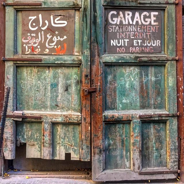 بلّشت الجمعة و بلّش الركض: ممنوع الوقوف ليلاً نهاراًIf Monday had a door : (Zuqaq al-Blat)