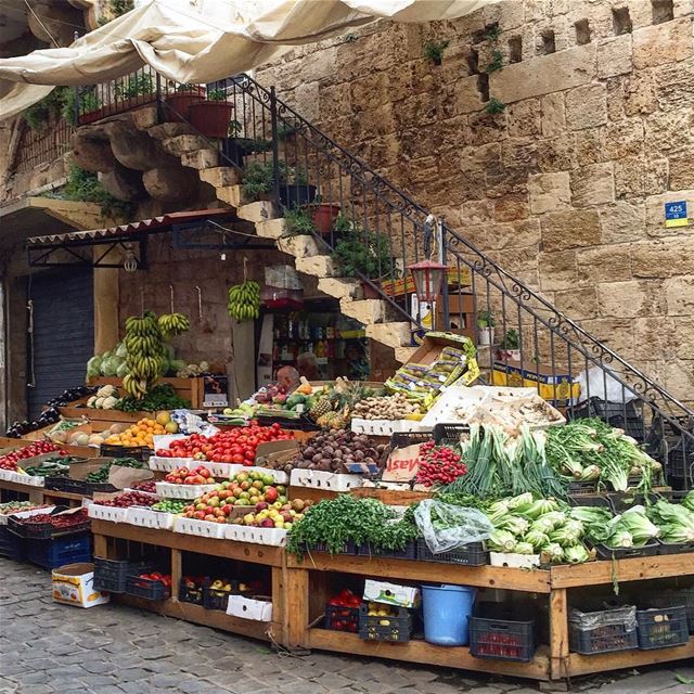 بندورة و اخواتها؛ تحت الدرج  bonjour🍅:::::::::::::::::::::::::::::::::::: (Batroûn)