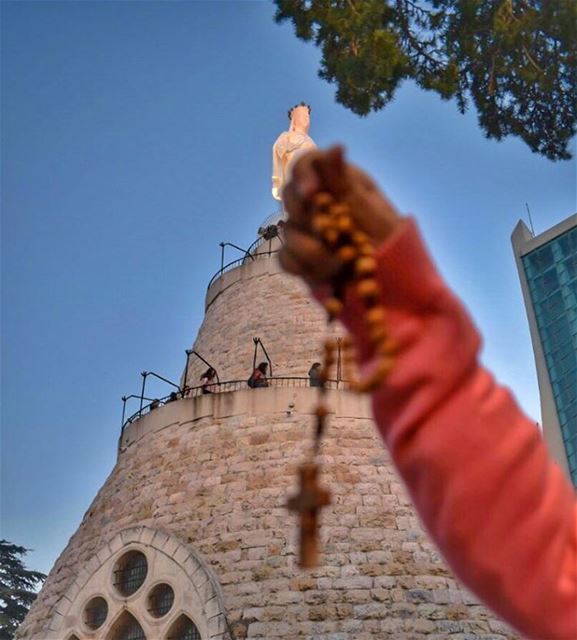 بهالصيام منقدّملك صلاتنا وصومنا بكل الإيام لأنّ عشتي مع يسوع كلّ الآلام ... (Our Lady of Lebanon Harissa)