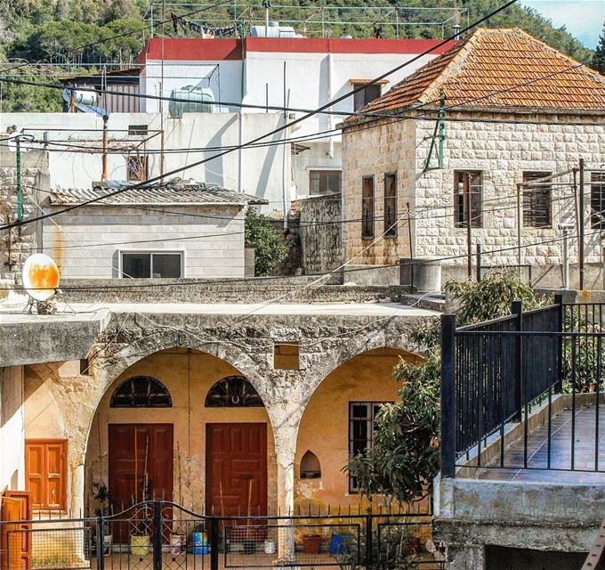 بيت بيوت 🏠🍃🏠 ضيعة  قرميد ... lebanon  beino  beinovillage  ... (Beïno, Liban-Nord, Lebanon)