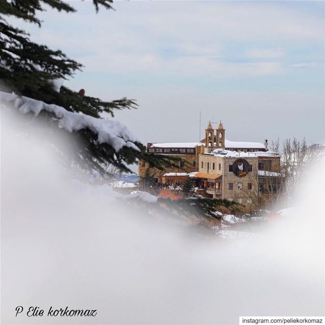 بيت مار شربل  snow  snowboarding  snowday  snowboard  snowman  snowing ... (Bekaa Kafra)