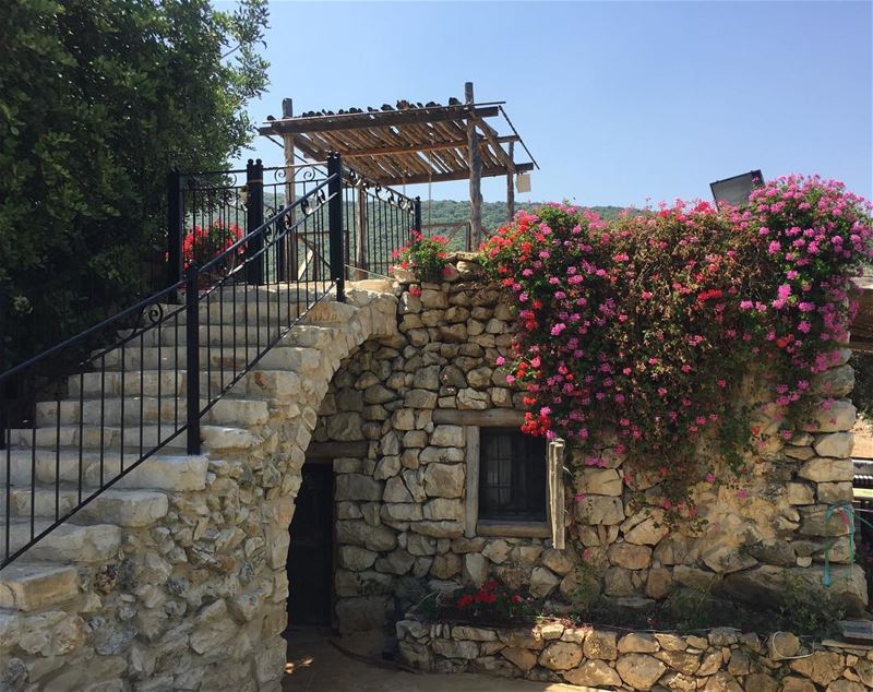  بيت_الضيعة  arnaoun  lebanon  lebanonspotlights  ptk_lebanon  bestofleb ... (Arnaoon Village)