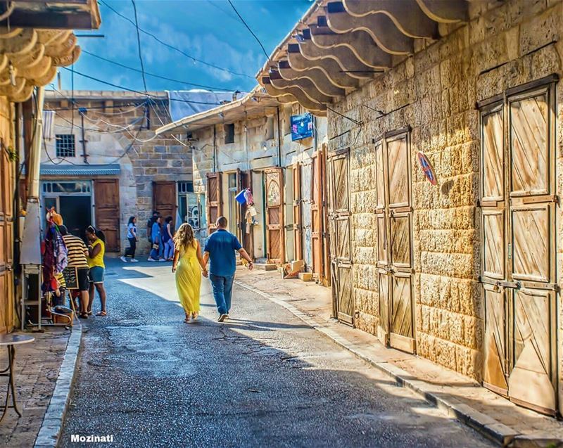 بيقولوا الحب بيقتل الوقتوبيقولوا الوقت بيقتل الحبيا حبيبي تعا تا نروح... (Douma, Liban-Nord, Lebanon)