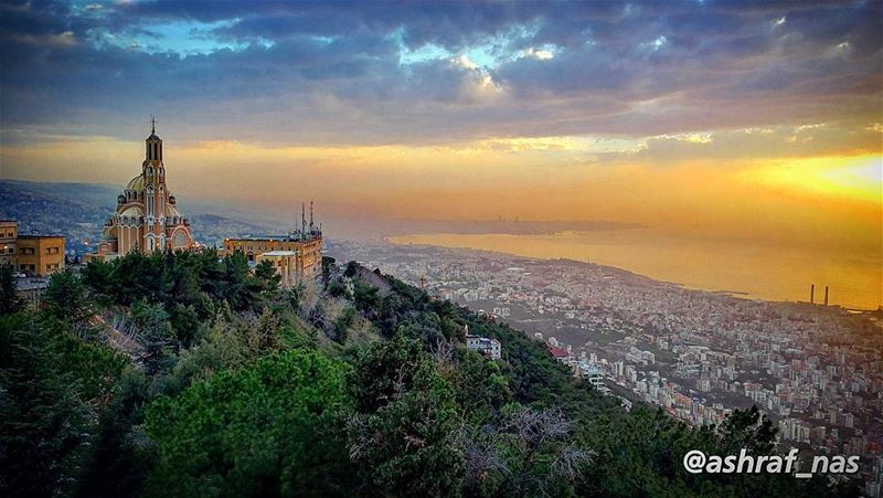 بيقولوا زغير بلديبالغضب مسور بلدي...الكرامة غضب والمحبة غضبوالغضب الأحلى (Jounieh Libanon)