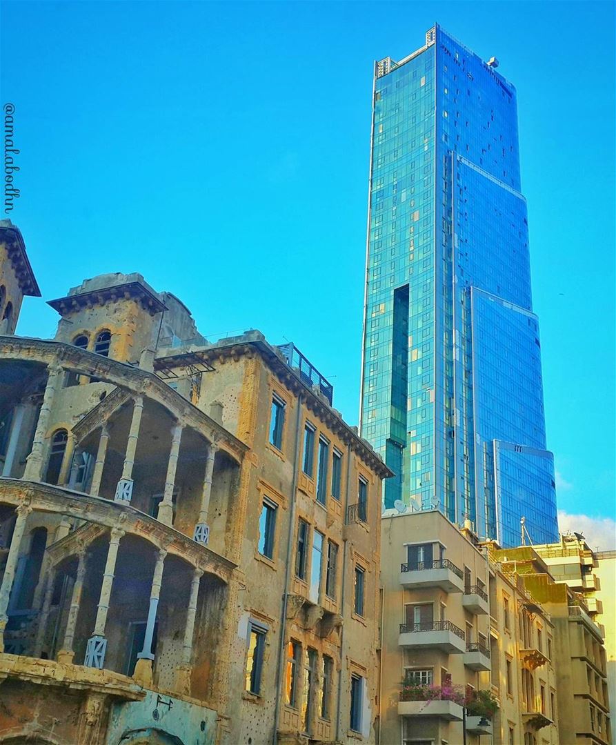 بين الماضي المتواضع والحاضر الجبّار 👌👌 بيروت beirut  building ... (Beirut, Lebanon)