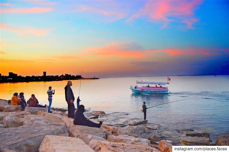 تحضن ألوان السّماء منبع ثقافتنا و البحر الذي رسى عليه أجدادنا الفينيق لنشر... (Tyre, Lebanon)